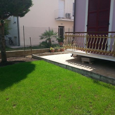 B&B Civico22 Чивитанова-Марке Экстерьер фото