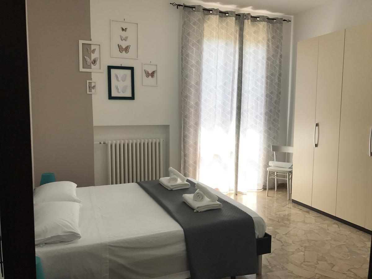 B&B Civico22 Чивитанова-Марке Экстерьер фото