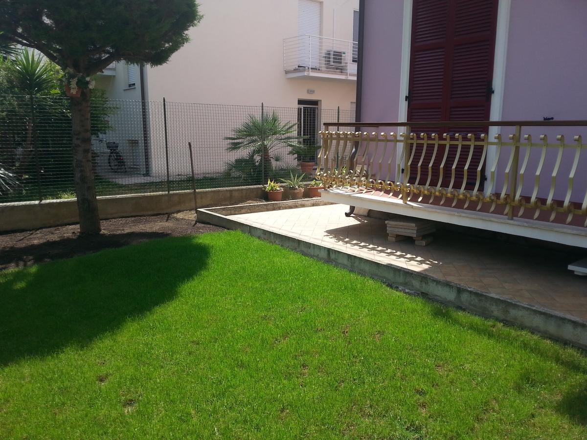 B&B Civico22 Чивитанова-Марке Экстерьер фото