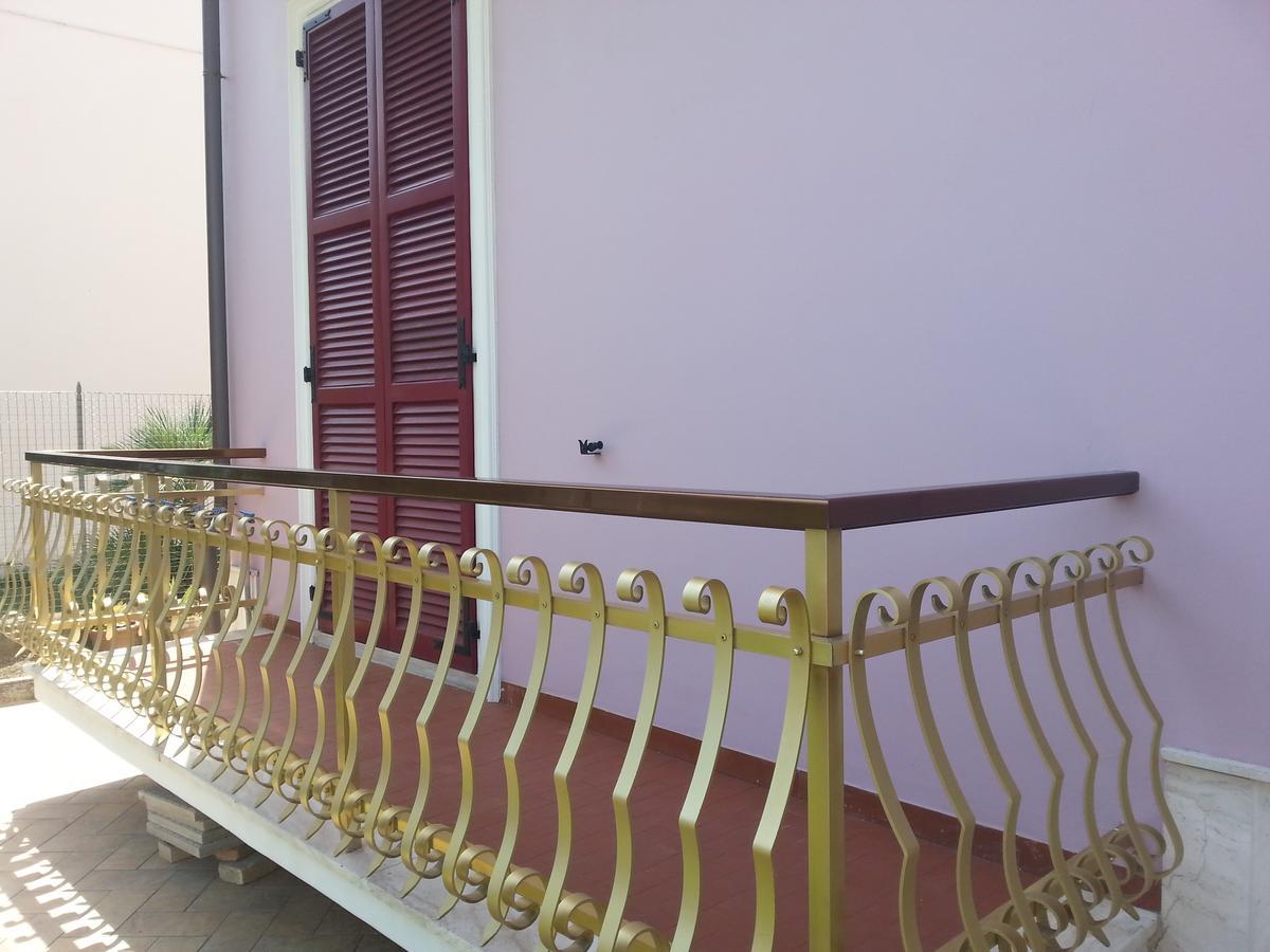 B&B Civico22 Чивитанова-Марке Экстерьер фото